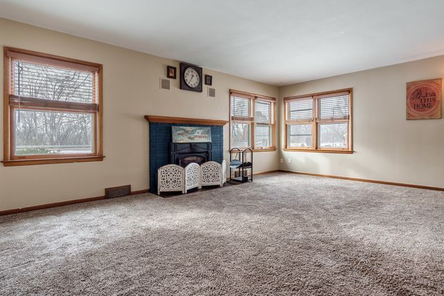 1013 E Main Street, Rockton, IL 61072