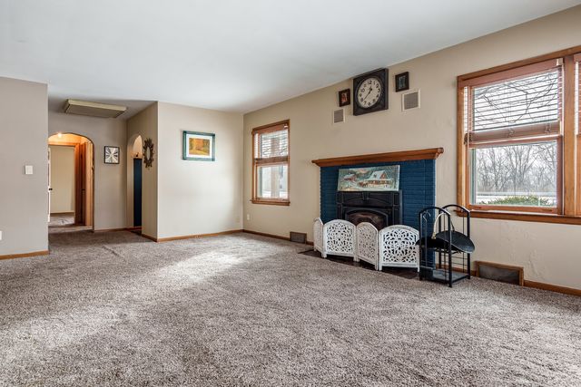 1013 E Main Street, Rockton, IL 61072