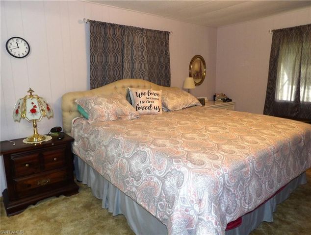 737 KNOTTY PINE CIR, North Fort Myers, FL 33917