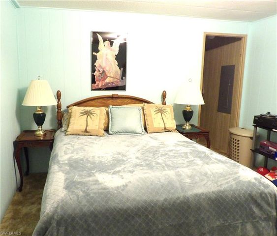 737 KNOTTY PINE CIR, North Fort Myers, FL 33917