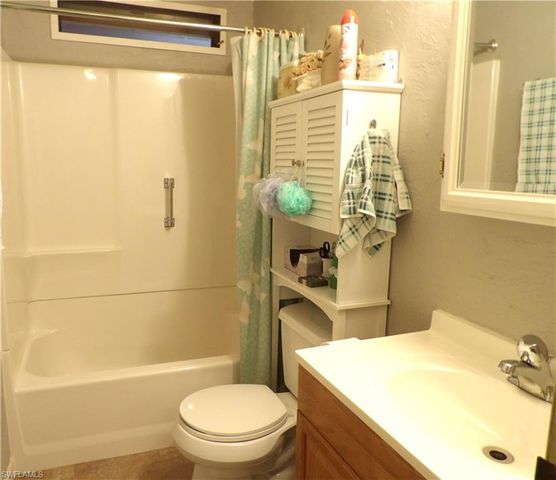 737 KNOTTY PINE CIR, North Fort Myers, FL 33917