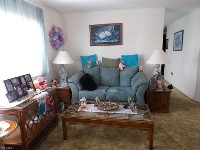 737 KNOTTY PINE CIR, North Fort Myers, FL 33917