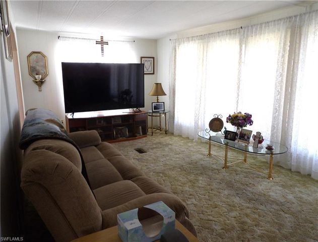 737 KNOTTY PINE CIR, North Fort Myers, FL 33917