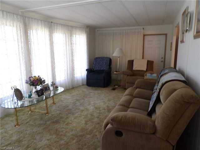 737 KNOTTY PINE CIR, North Fort Myers, FL 33917