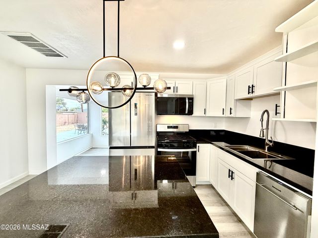 5801 E 30th Street, Tucson, AZ 85711