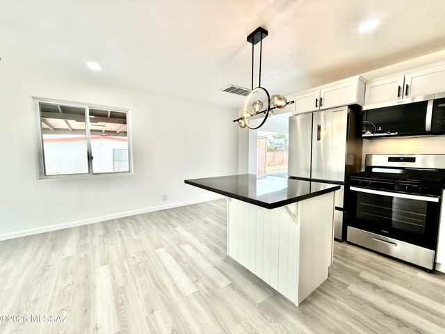 5801 E 30th Street, Tucson, AZ 85711