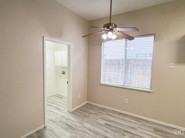 8713 Fox Creek Court, Bakersfield, CA 93312