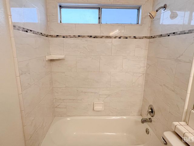 8713 Fox Creek Court, Bakersfield, CA 93312