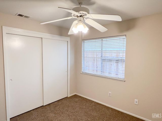 8713 Fox Creek Court, Bakersfield, CA 93312