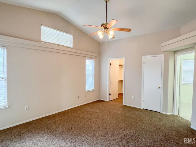 8713 Fox Creek Court, Bakersfield, CA 93312