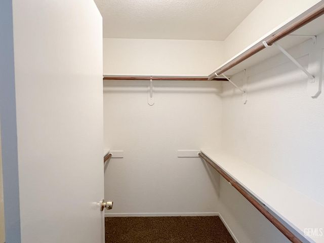 8713 Fox Creek Court, Bakersfield, CA 93312