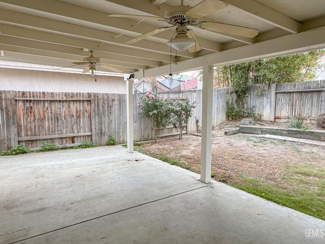 8713 Fox Creek Court, Bakersfield, CA 93312