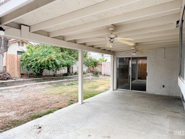 8713 Fox Creek Court, Bakersfield, CA 93312