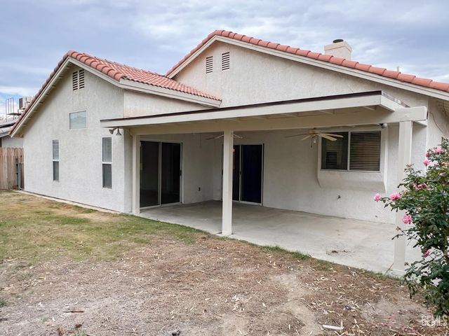 8713 Fox Creek Court, Bakersfield, CA 93312