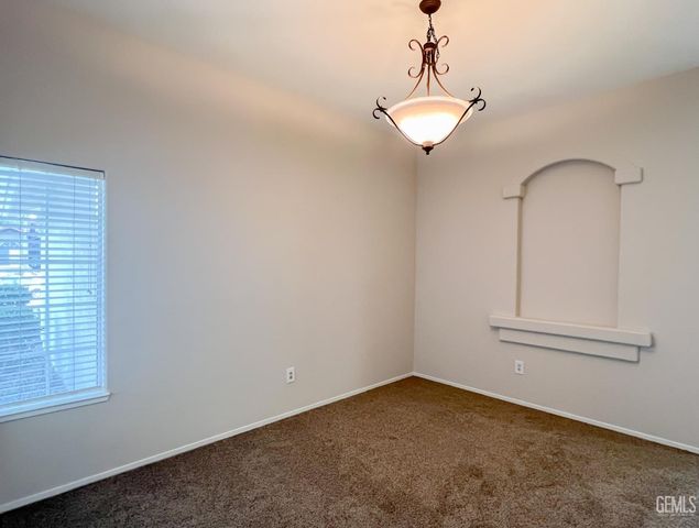 8713 Fox Creek Court, Bakersfield, CA 93312