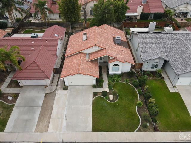 8713 Fox Creek Court, Bakersfield, CA 93312