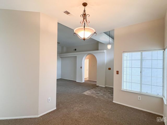 8713 Fox Creek Court, Bakersfield, CA 93312