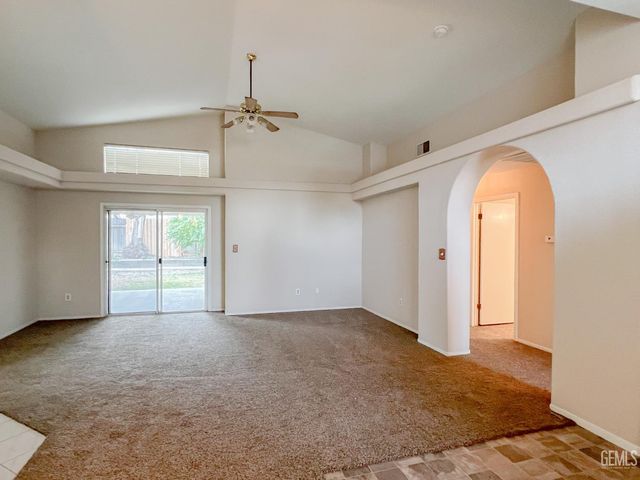 8713 Fox Creek Court, Bakersfield, CA 93312