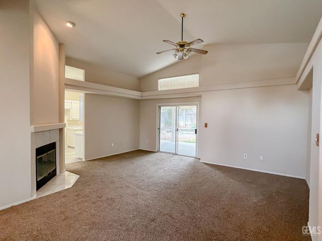 8713 Fox Creek Court, Bakersfield, CA 93312