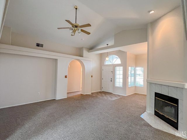 8713 Fox Creek Court, Bakersfield, CA 93312