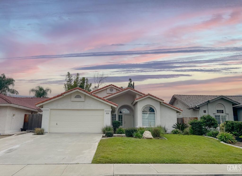 8713 Fox Creek Court, Bakersfield, CA 93312