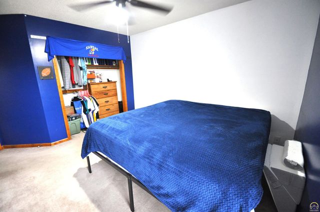 6601 SW Hamptonshire LN, Topeka, KS 66614