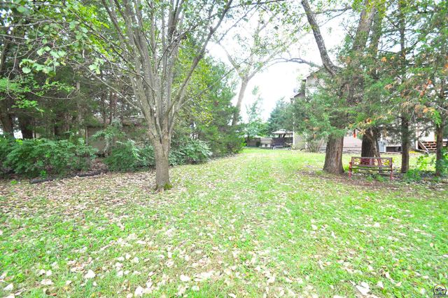 6601 SW Hamptonshire LN, Topeka, KS 66614