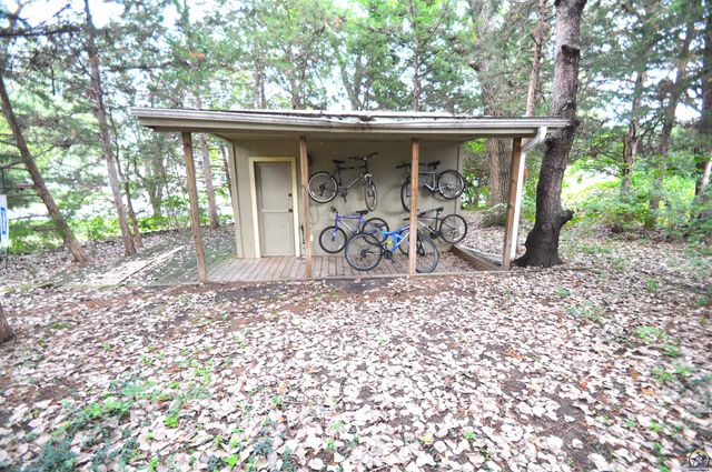 6601 SW Hamptonshire LN, Topeka, KS 66614
