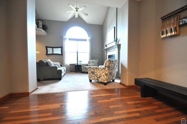 6601 SW Hamptonshire LN, Topeka, KS 66614