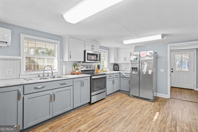 512 Tillman Street, Odum, GA 31555