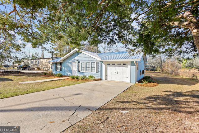 512 Tillman Street, Odum, GA 31555