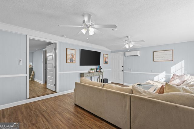 512 Tillman Street, Odum, GA 31555