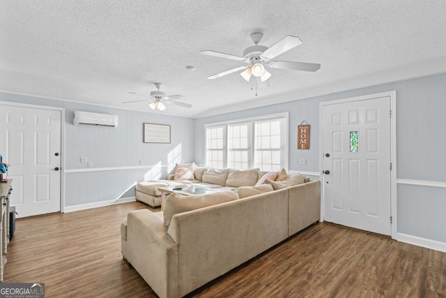 512 Tillman Street, Odum, GA 31555