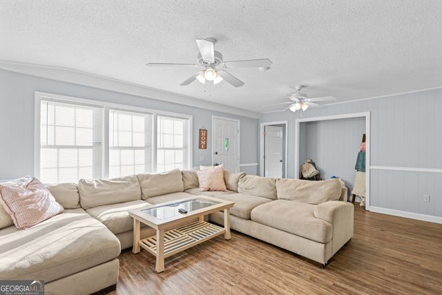 512 Tillman Street, Odum, GA 31555