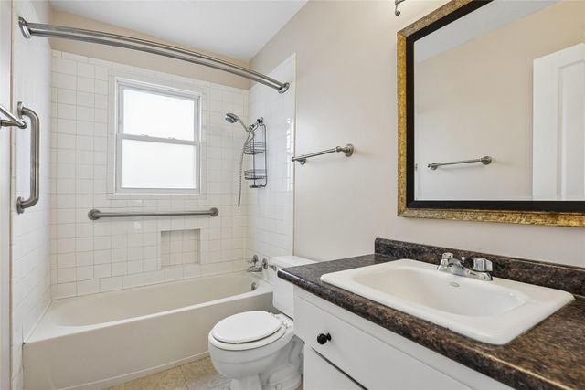 1101 Caulder Avenue, Des Moines, IA 50315