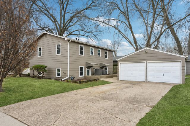 1101 Caulder Avenue, Des Moines, IA 50315