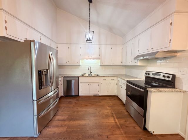 242 Kingswood Dr, Clarksville, TN 37043