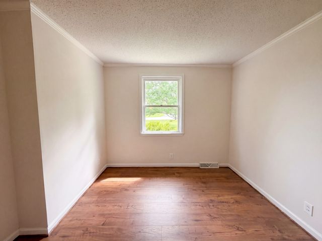 242 Kingswood Dr, Clarksville, TN 37043