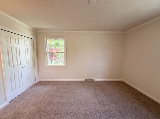 242 Kingswood Dr, Clarksville, TN 37043