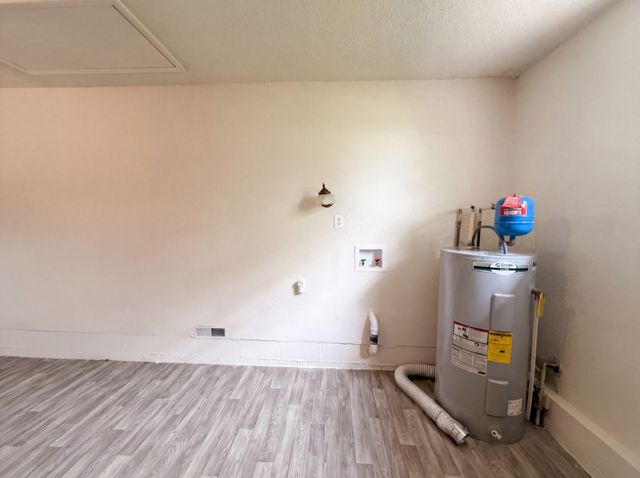 242 Kingswood Dr, Clarksville, TN 37043