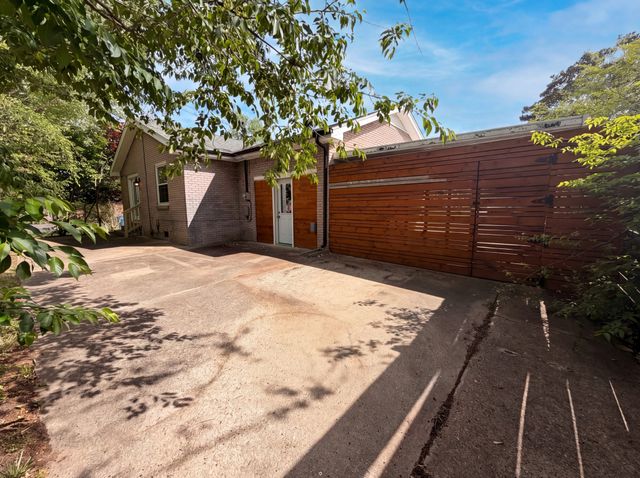 242 Kingswood Dr, Clarksville, TN 37043