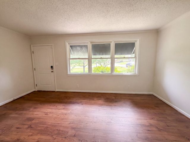 242 Kingswood Dr, Clarksville, TN 37043