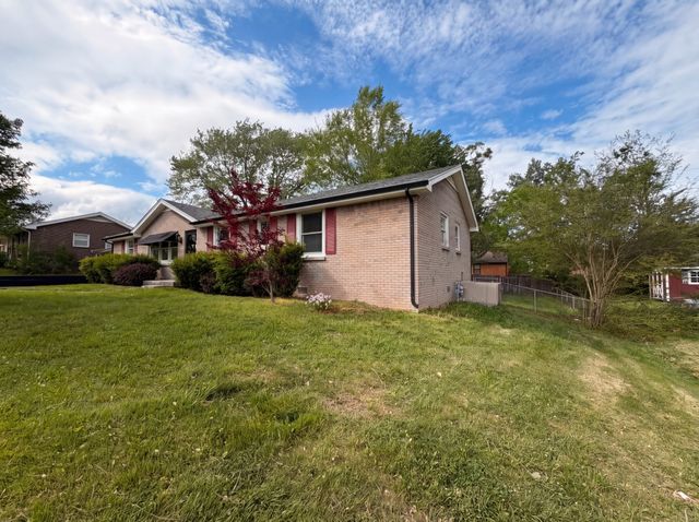 242 Kingswood Dr, Clarksville, TN 37043