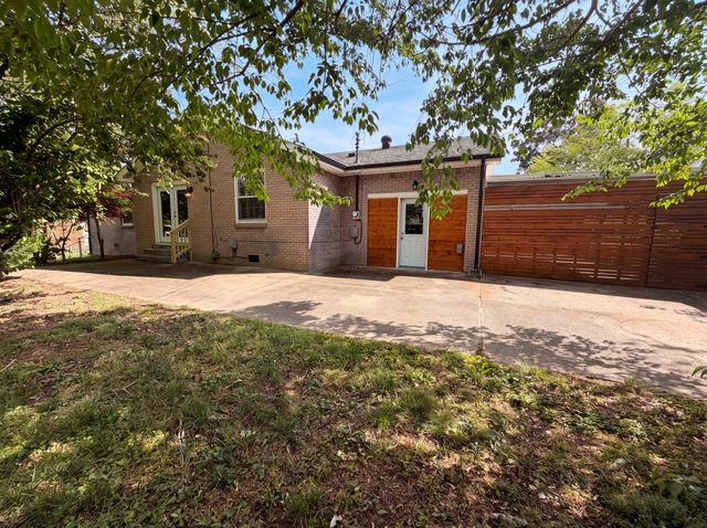 242 Kingswood Dr, Clarksville, TN 37043