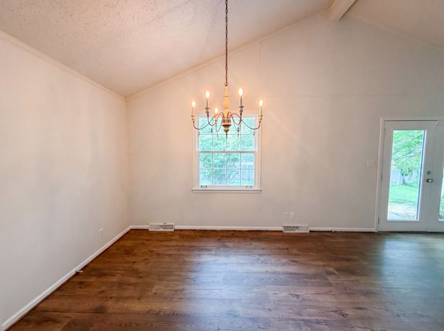 242 Kingswood Dr, Clarksville, TN 37043