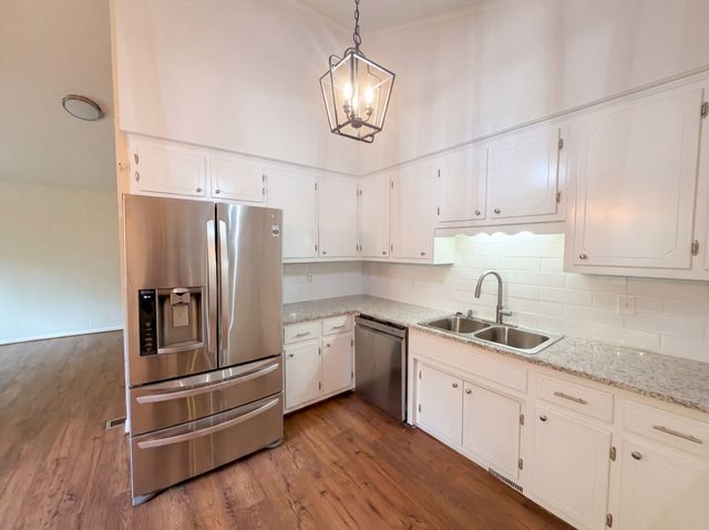 242 Kingswood Dr, Clarksville, TN 37043