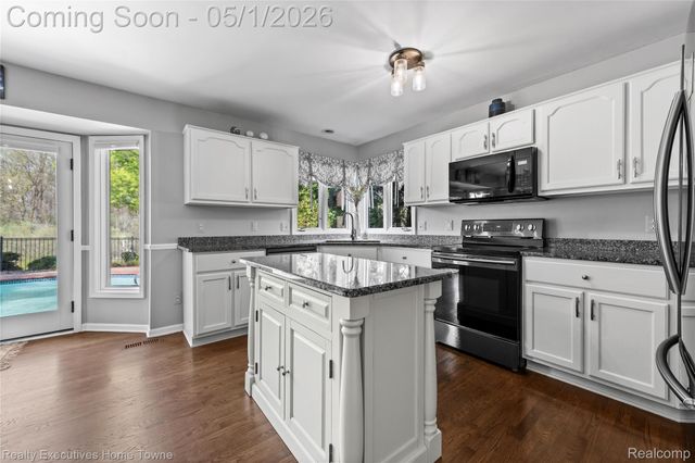 19985 Pine Cone Drive, Macomb Township, MI 48042