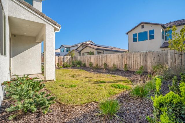 2944 Vermont Avenue, Clovis, CA 93619