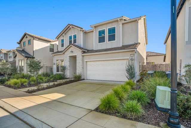 2944 Vermont Avenue, Clovis, CA 93619