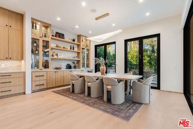 5064 Encino Avenue, Encino, CA 91316